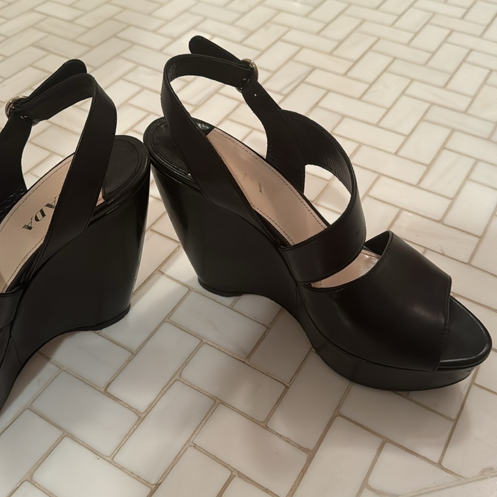 Prada black leather heel - Picture 3 of 8